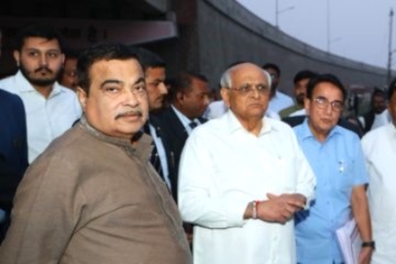 ગુજરાત ના મુખ્યમંત્રી ભુપેન્દ્ર પટેલ સાથે કેન્દ્રીય પરીવહનમંત્રી નીતિન ગડકરી