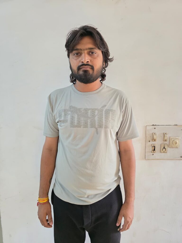 સાણંદ પોલીસ : ‘બાબા ફેશન’ ના ઓઠે ડ્રગ્સનું કાળું બજાર: પોલીસે ‘લવલી’ સહિત ૪ આરોપીઓને દબોચ્યા 50 4