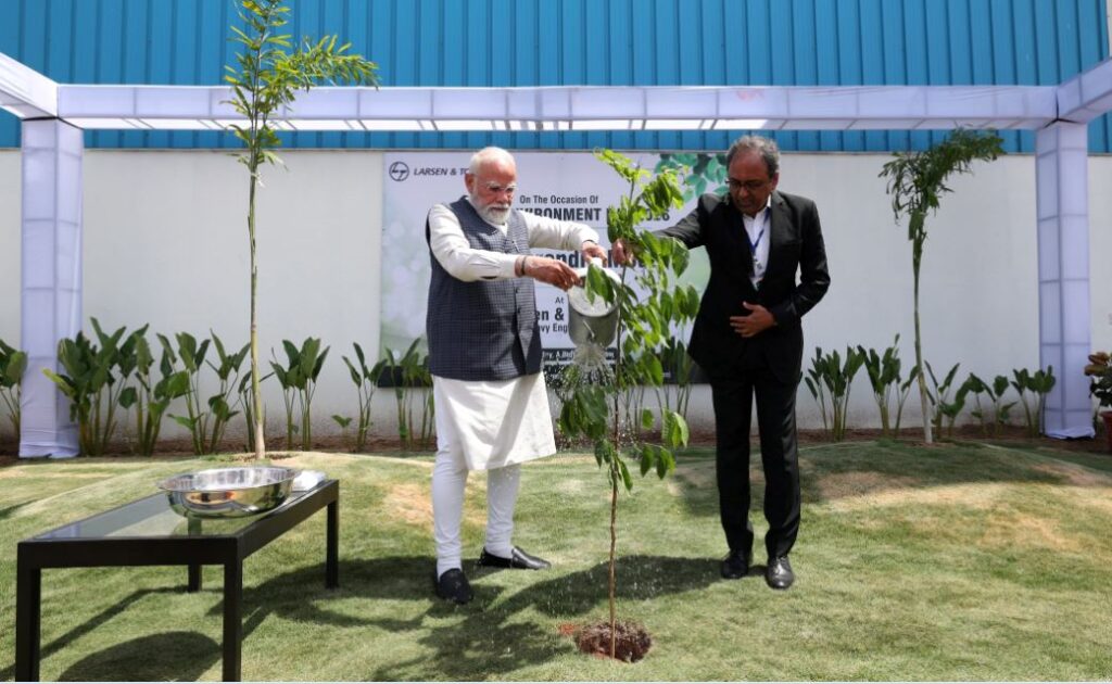 PM મોદી : "સુરત માત્ર શહેર નહીં, ‘સ્પિરિટ’, દક્ષિણ ગુજરાતને ₹18,778 કરોડના વિકાસકાર્યોની ભેટ 42 12