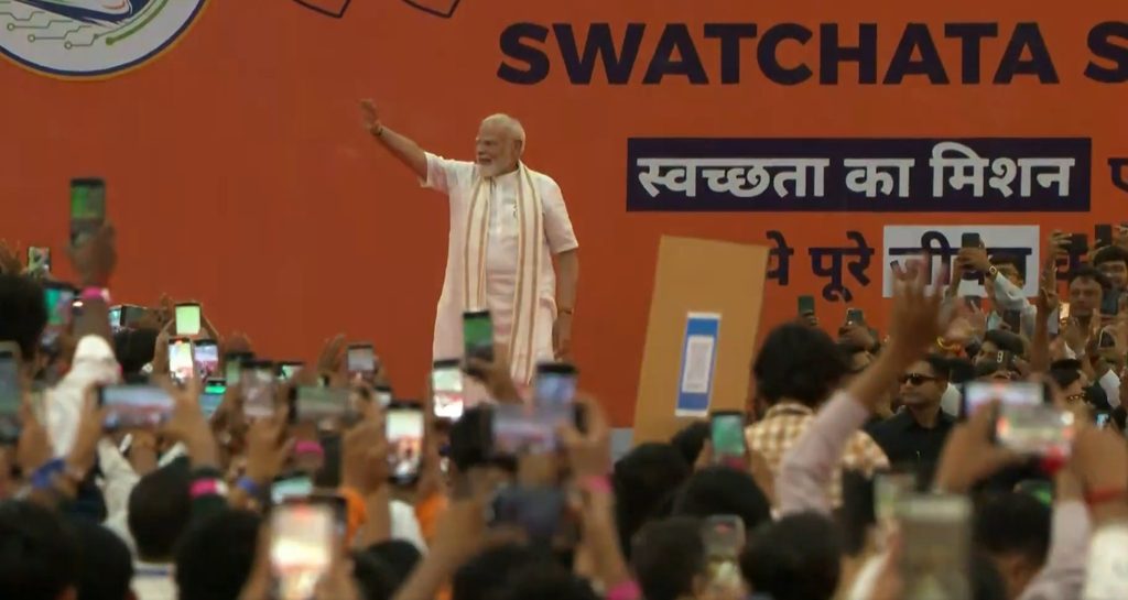 ₹35,000 કરોડનો વિકાસ, 326 કિમી WDFC અને યુવાનો સાથે સંવાદ; વડોદરામાં PM મોદીનો મેગા દિવસ 43 Modi In Vadodara