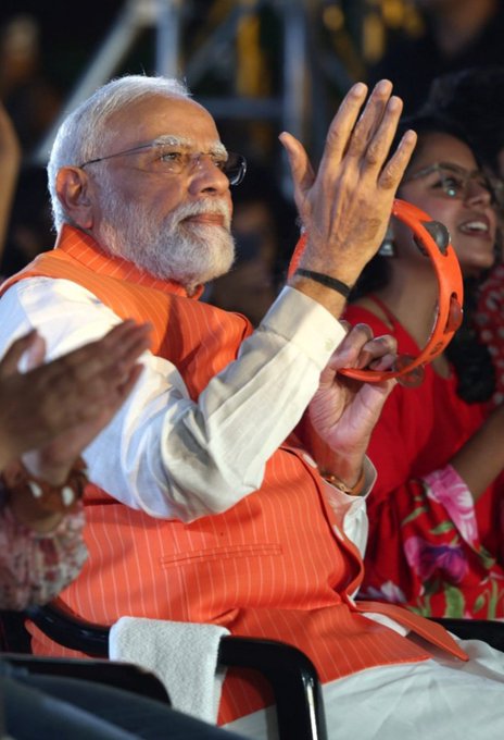 PM Modi : ભજનના તાલે ઝૂમ્યા PM મોદી! દિલ્હીમાં અનોખું ‘ભજન ક્લબિંગ’, વીડિયો શેર કરી કહ્યું ‘Spectacular!’ 44 PM Modi Bhajan Clubbing