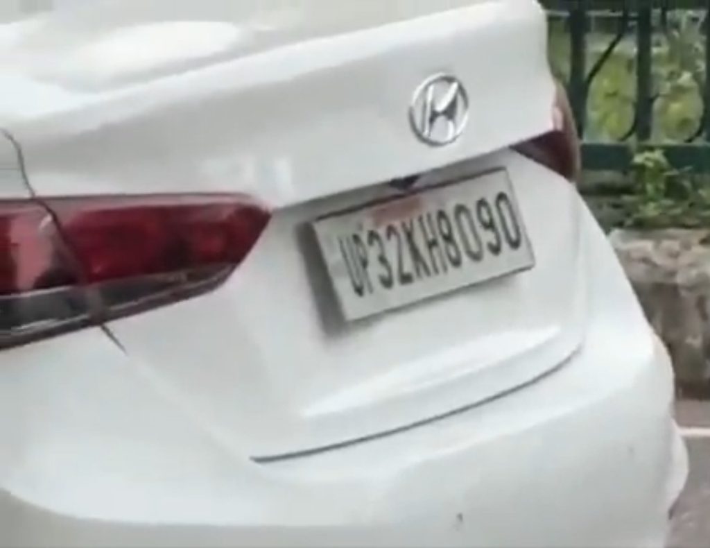 Hit and Run : લખનૌમાં કારના બોનેટ પર લટકતી યુવતી! VIDEO વાયરલ થતાં મચ્યો હડકંપ 44 Lucknow Hit and Run 3