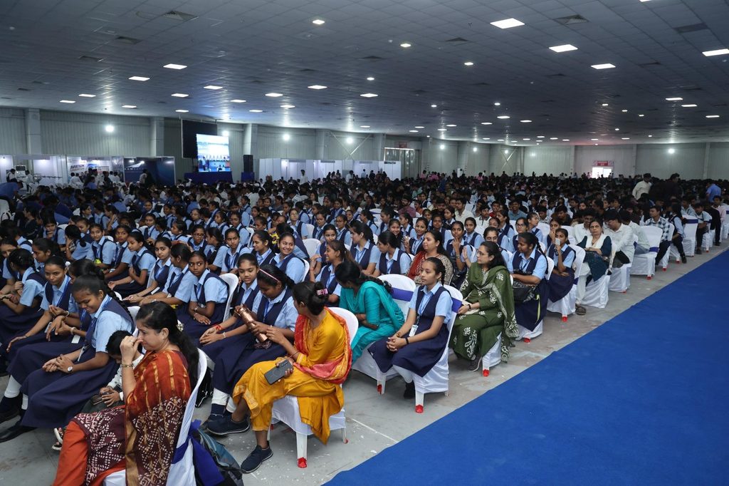 ASPIRE 2026 : પાઇલટ બન્યા વિના પણ એવિએશનમાં નોકરી? ASPIRE 2026નો નવો ધમાકો 46 Aviation Careers India